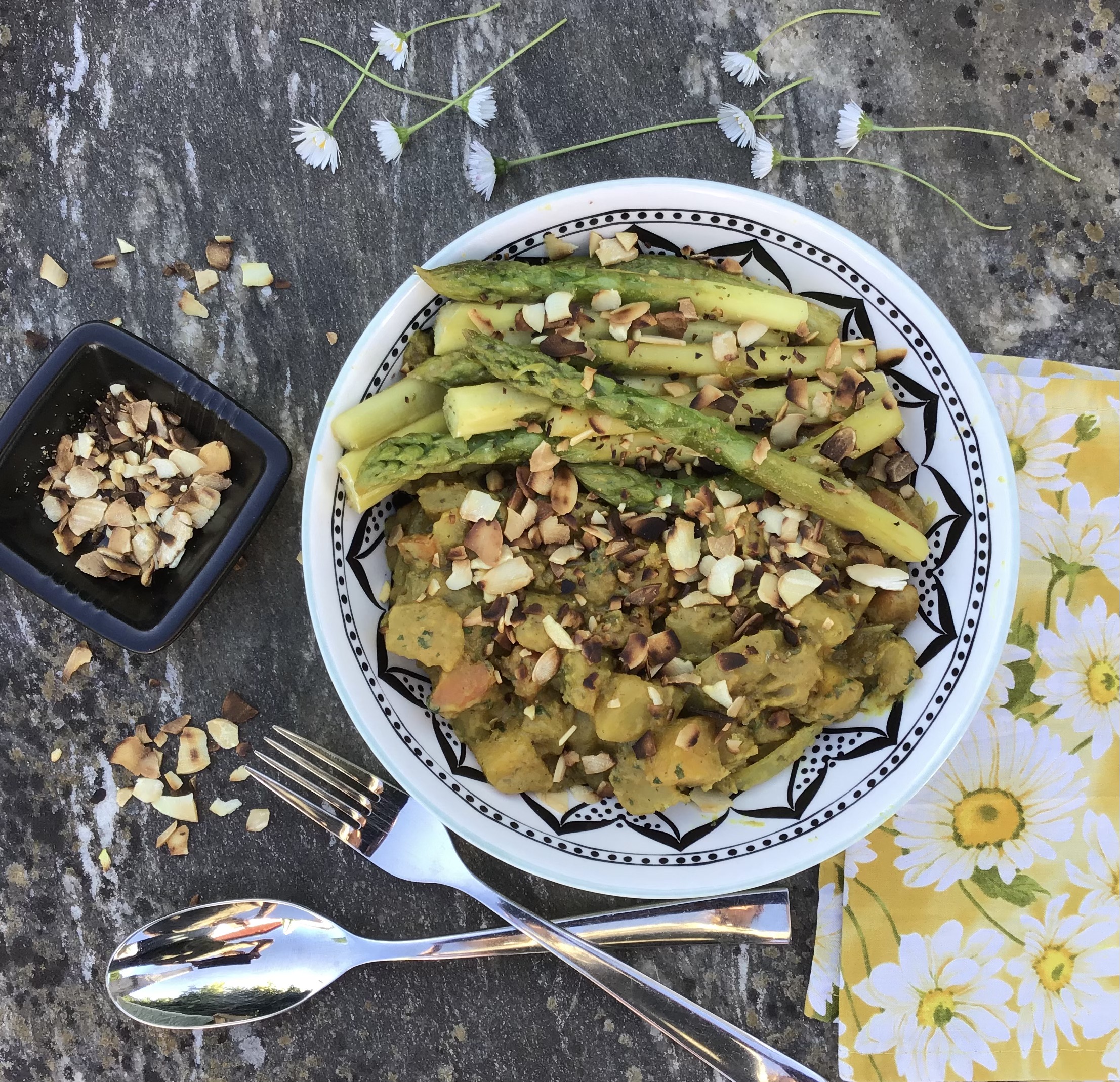 Lasst uns zusammen kochen: Bunte Sommerzeit - einfachen und raffinierten vegane Rezepten für den Sommer