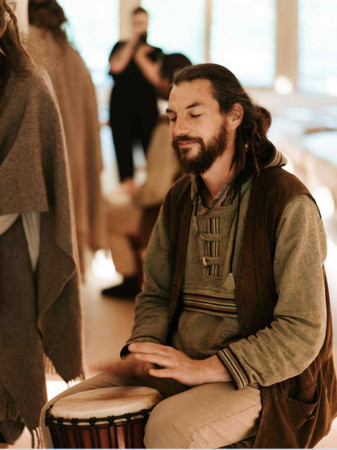 Kirtan with Aaron McCue in Strassen