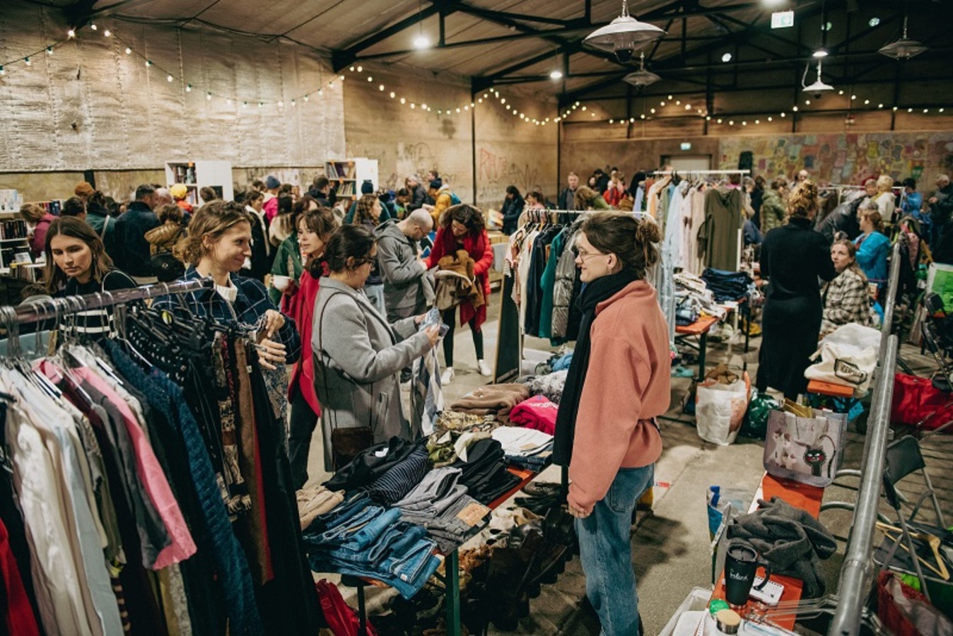 Second Chance  Vide Dressing and Second Hand Book Market